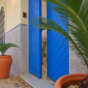 https://primera-linea-de-playa-first-line-beach-el-bajondillo.es-andalucia.com