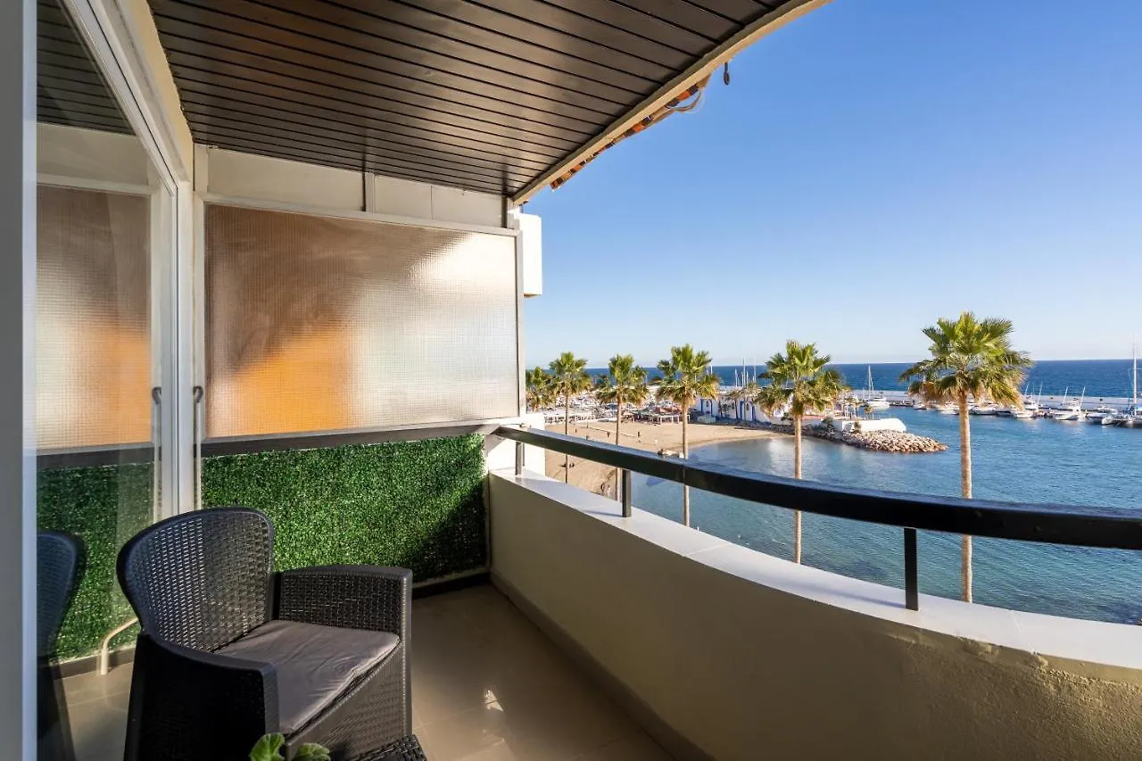 マルベーリャBeachfront Studio With Stunning Sea Viewsアパートメント